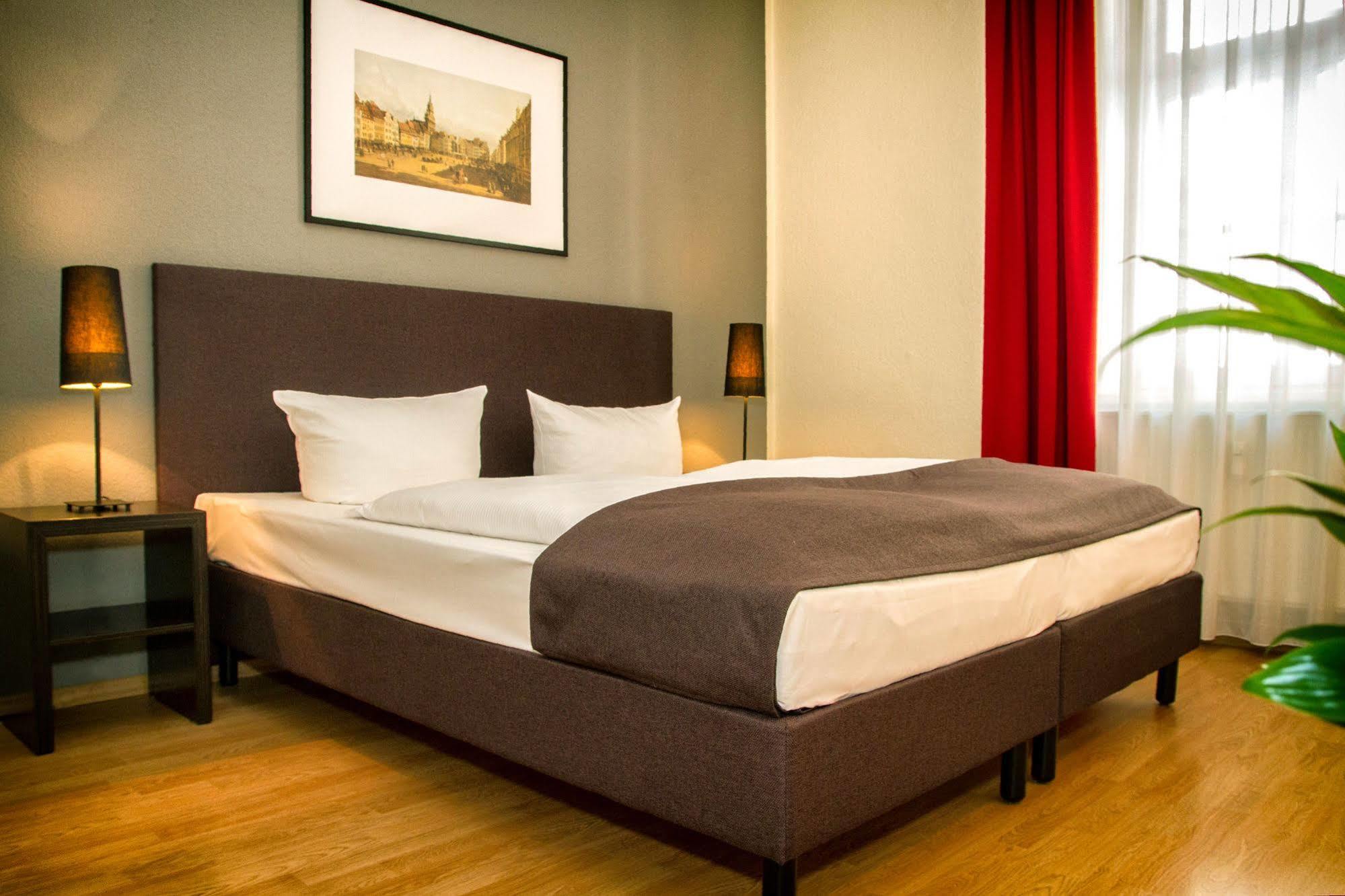 Aparthotel am Zwinger Dresden Buitenkant foto