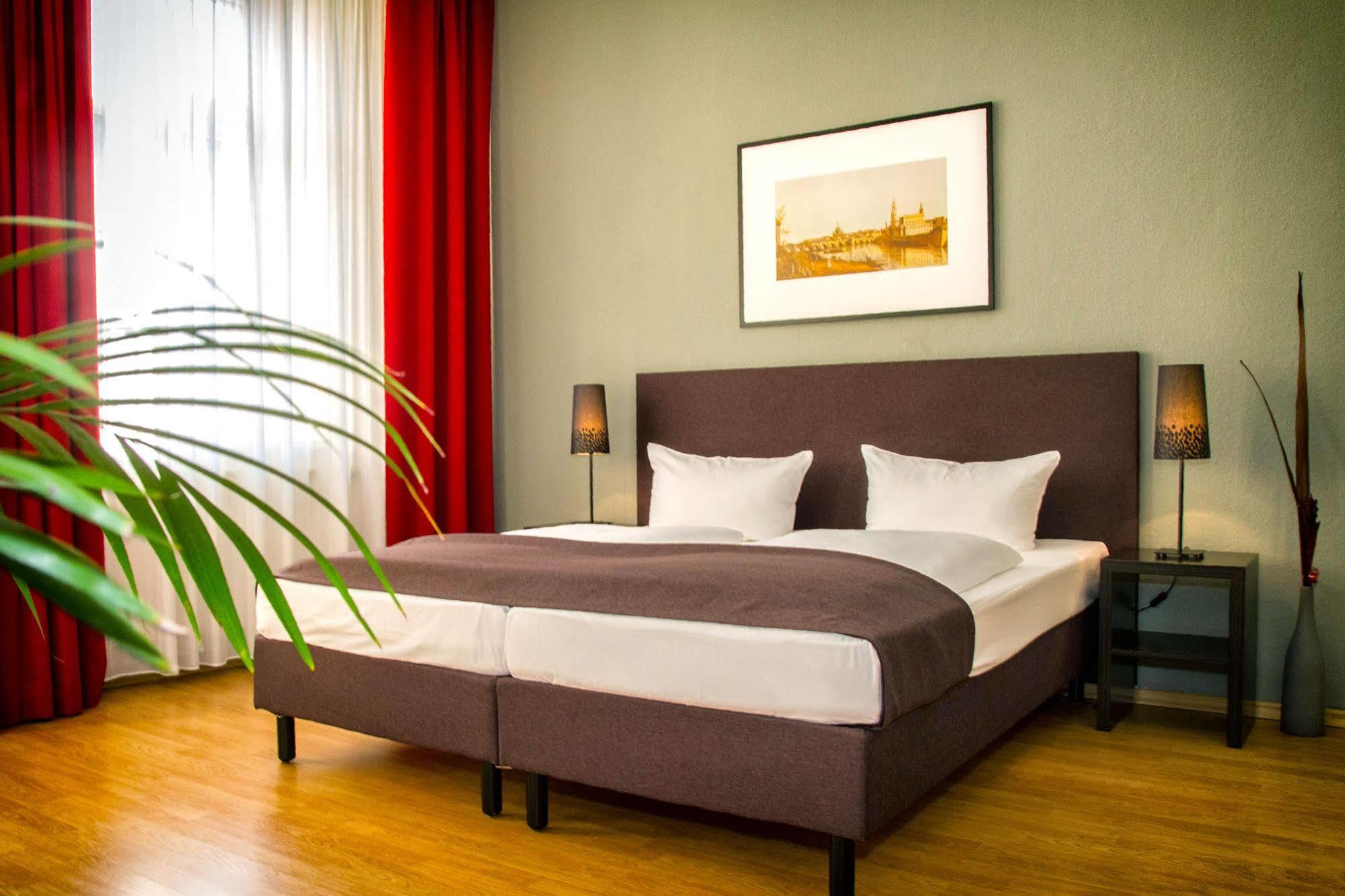 Aparthotel am Zwinger Dresden Buitenkant foto